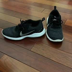 Black Nike women’s size 9
